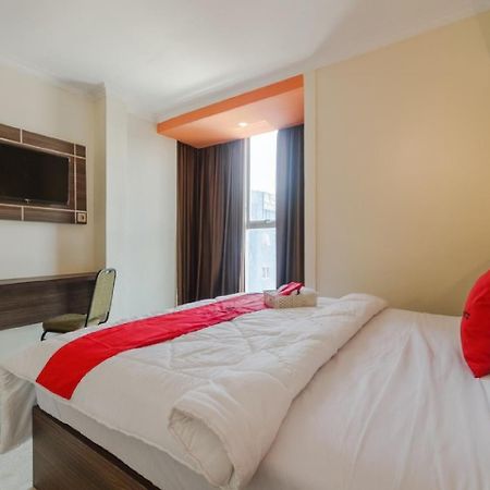 Reddoorz Plus @ Boulevard Panakkukang Makassar Kültér fotó