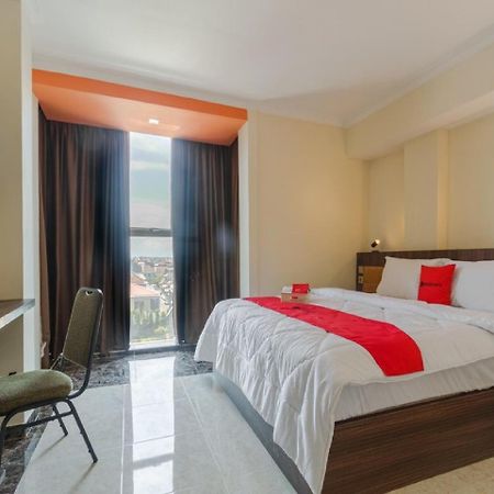 Reddoorz Plus @ Boulevard Panakkukang Makassar Kültér fotó