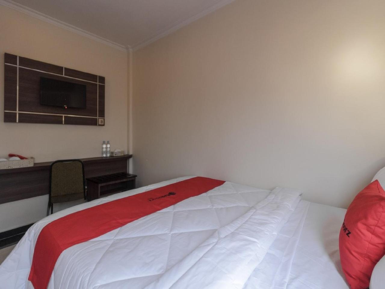 Reddoorz Plus @ Boulevard Panakkukang Makassar Kültér fotó