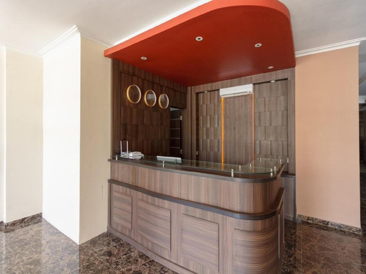 Reddoorz Plus @ Boulevard Panakkukang Makassar Kültér fotó