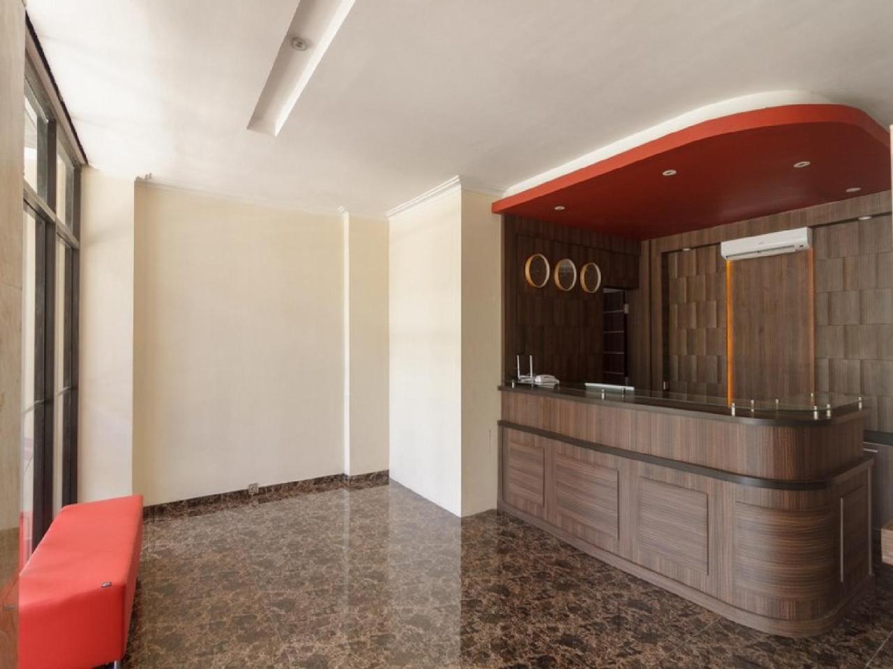 Reddoorz Plus @ Boulevard Panakkukang Makassar Kültér fotó