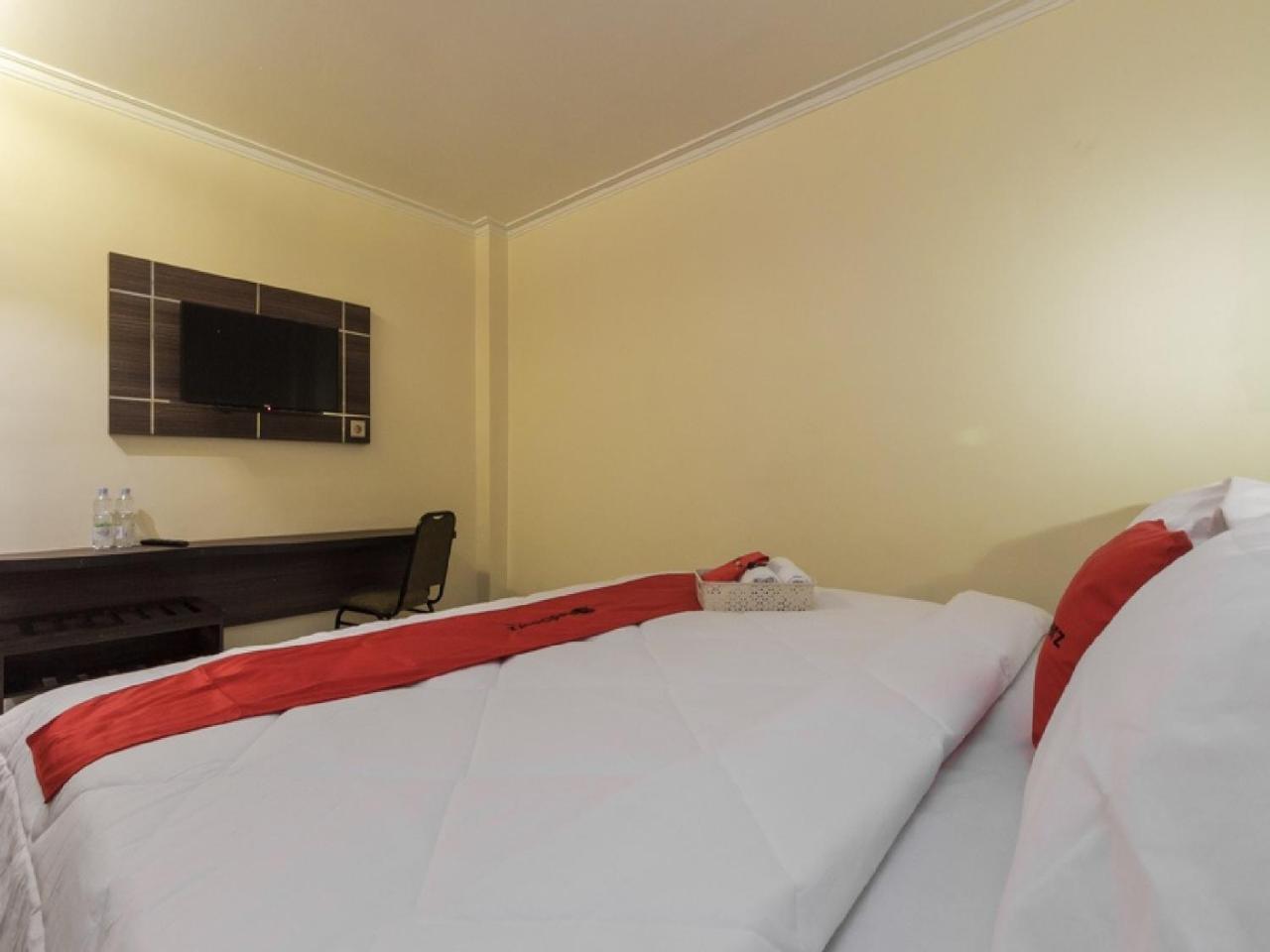Reddoorz Plus @ Boulevard Panakkukang Makassar Kültér fotó