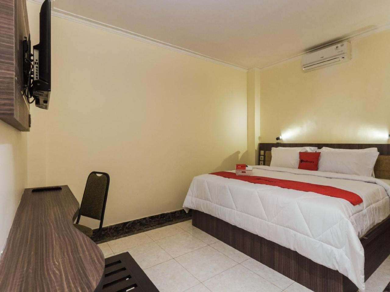 Reddoorz Plus @ Boulevard Panakkukang Makassar Kültér fotó